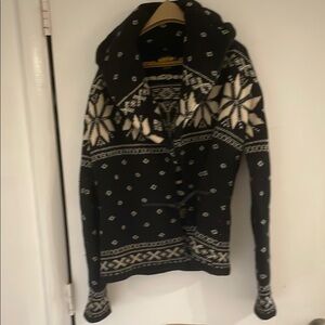 Women’s  Black and White Patterned Sweater